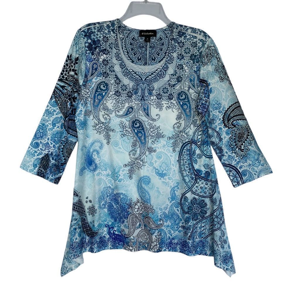 G Collection woman’s blue paisley  symmetrical top size M